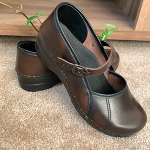 Like New Dansko Dark Brown Mary Jane Clogs Nursing Professional Shoes Sz 41 10.5